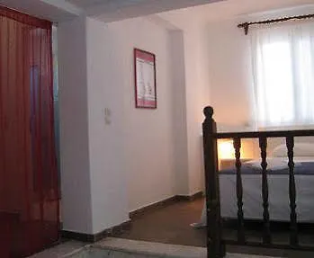 Antigoni سكيروس